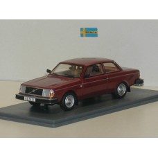 Volvo 242 DL 240 1979 donker rood NEO 1:43